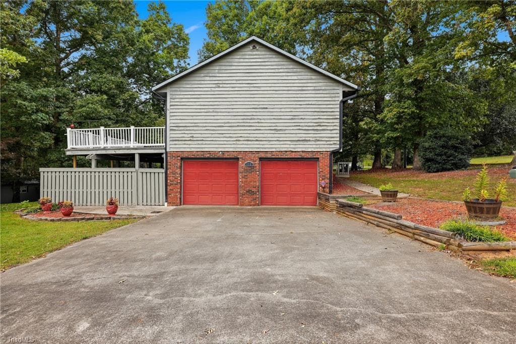 Stick/Site Built at 113 Little John Circle, North Wilkesboro NC 28659, North Wilkesboro, photo 3 of 44