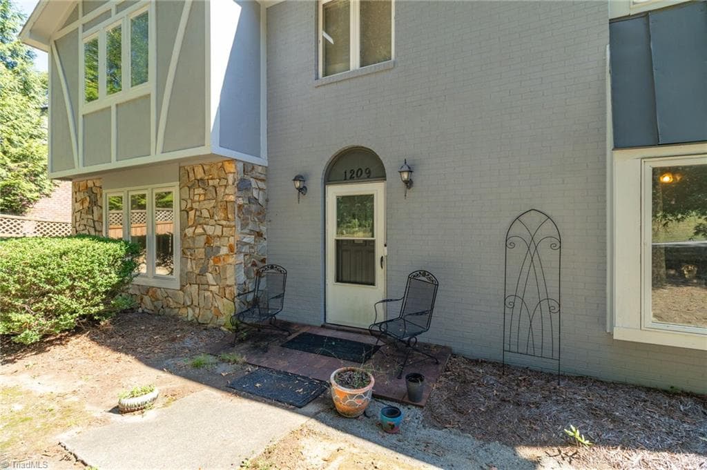 Stick/Site Built at 1209 Shalimar Drive, High Point NC 27262, High Point, photo 11 of 100