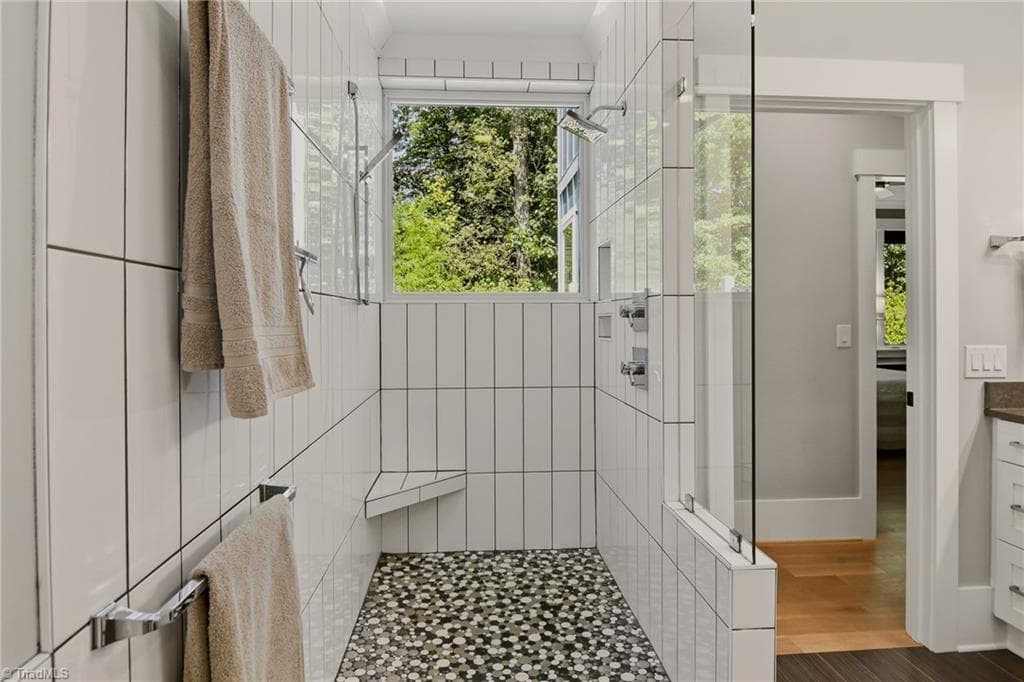 Walk-In shower, dual shower heads, corner seat - 3925 Thorndale Drive, Winston-Salem NC 27106, Winston-Salem