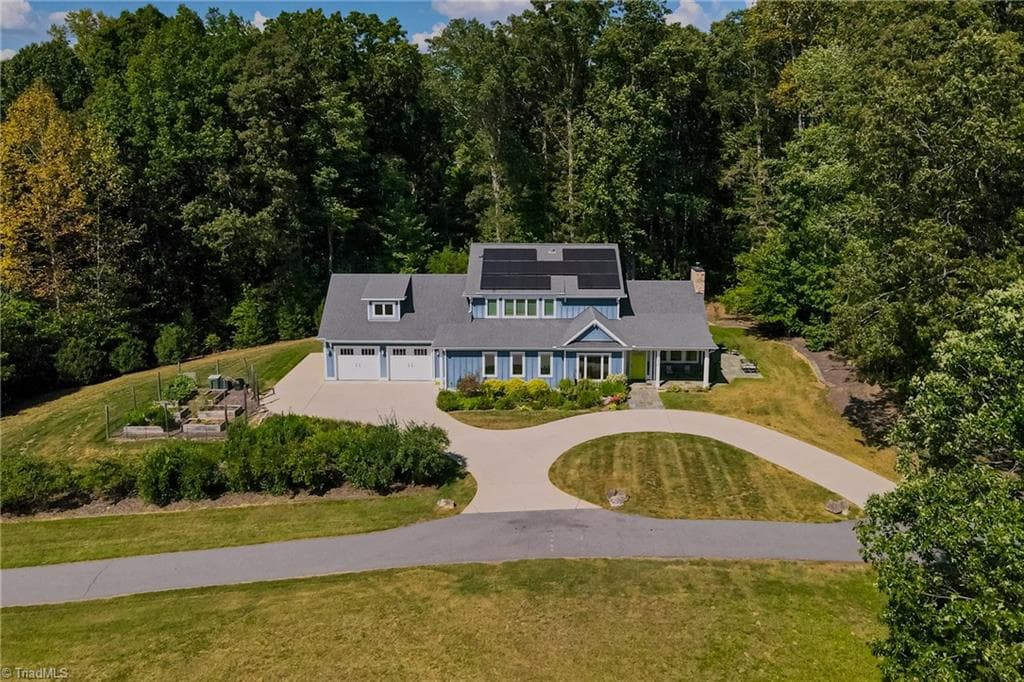 Nature, privacy, and the outdoors while only a mile from shopping, restaurants and more - 3925 Thorndale Drive, Winston-Salem NC 27106, Winston-Salem