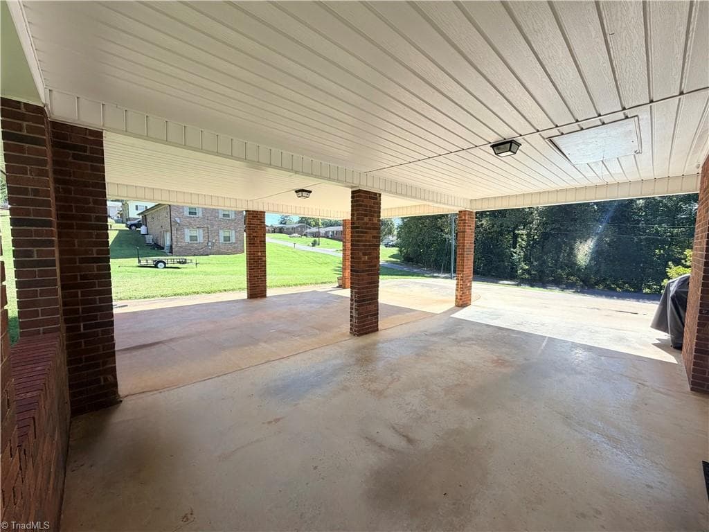 Stick/Site Built at 418 Cloverdale Lane, Wilkesboro NC 28697, Wilkesboro, photo 9 of 62