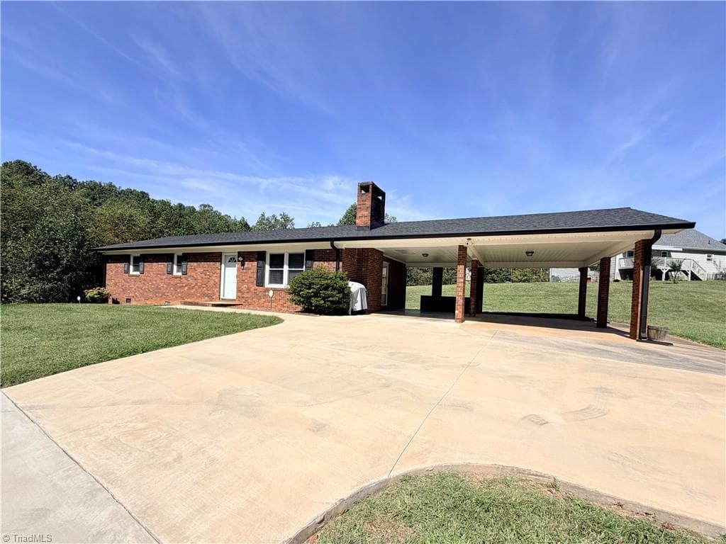 Stick/Site Built at 418 Cloverdale Lane, Wilkesboro NC 28697, Wilkesboro, photo 7 of 62