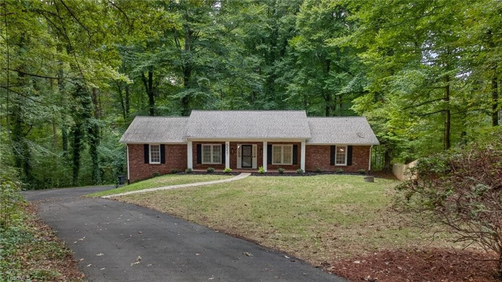Stick/Site Built at 5550 Overlook Circle, Winston-Salem NC 27105, Winston-Salem, photo 2 of 50