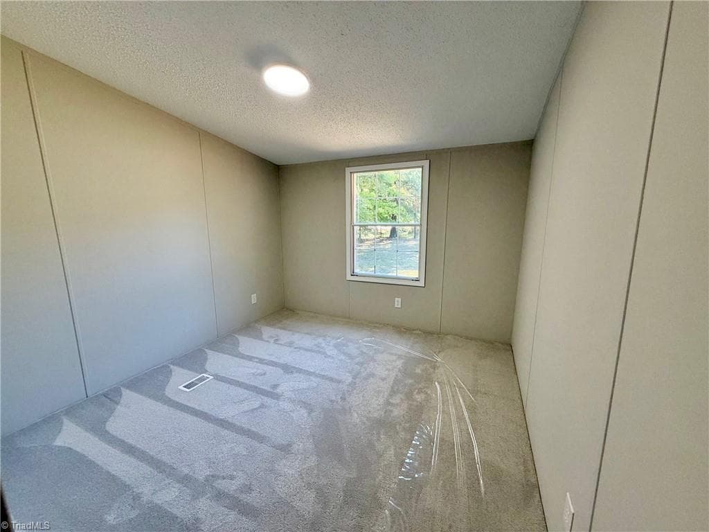 Manufactured Home at 5124 Mcleansville Road, McLeansville NC 27301, McLeansville, photo 17 of 21