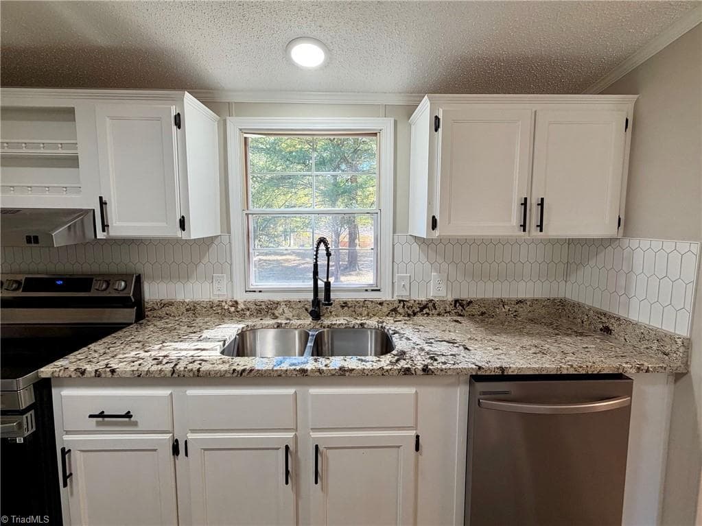 Manufactured Home at 5124 Mcleansville Road, McLeansville NC 27301, McLeansville, photo 8 of 21