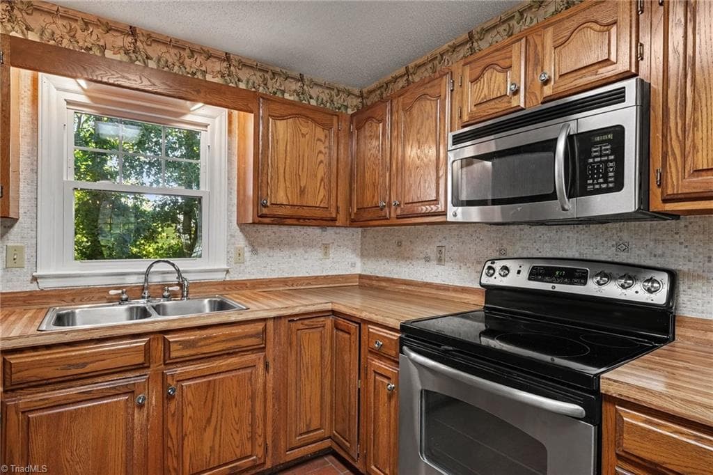 Stick/Site Built at 2655 Knob Hill Drive, Clemmons NC 27012, Clemmons, photo 15 of 32