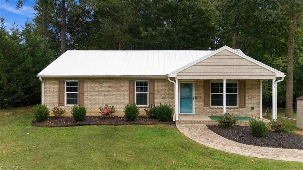 Stick/Site Built at 203 Crestview Drive, Thomasville NC 27360, Thomasville, photo 2 of 37