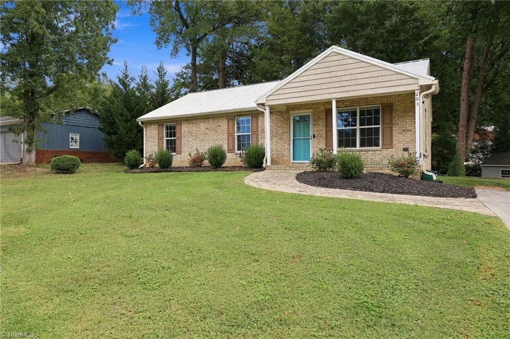 Stick/Site Built at 203 Crestview Drive, Thomasville NC 27360, Thomasville, photo 6 of 37