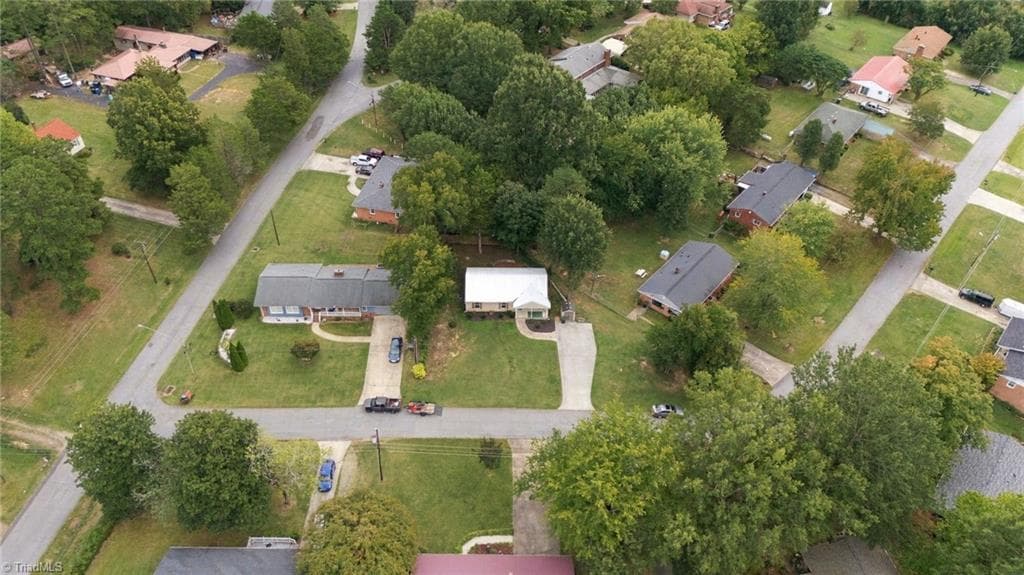 Stick/Site Built at 203 Crestview Drive, Thomasville NC 27360, Thomasville, photo 9 of 37
