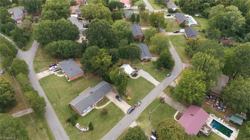 Stick/Site Built at 203 Crestview Drive, Thomasville NC 27360, Thomasville, photo 10 of 37