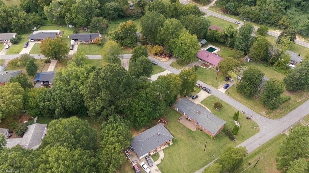 Stick/Site Built at 203 Crestview Drive, Thomasville NC 27360, Thomasville, photo 11 of 37