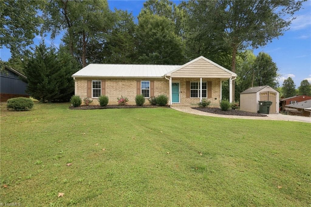 Stick/Site Built at 203 Crestview Drive, Thomasville NC 27360, Thomasville, photo 35 of 37