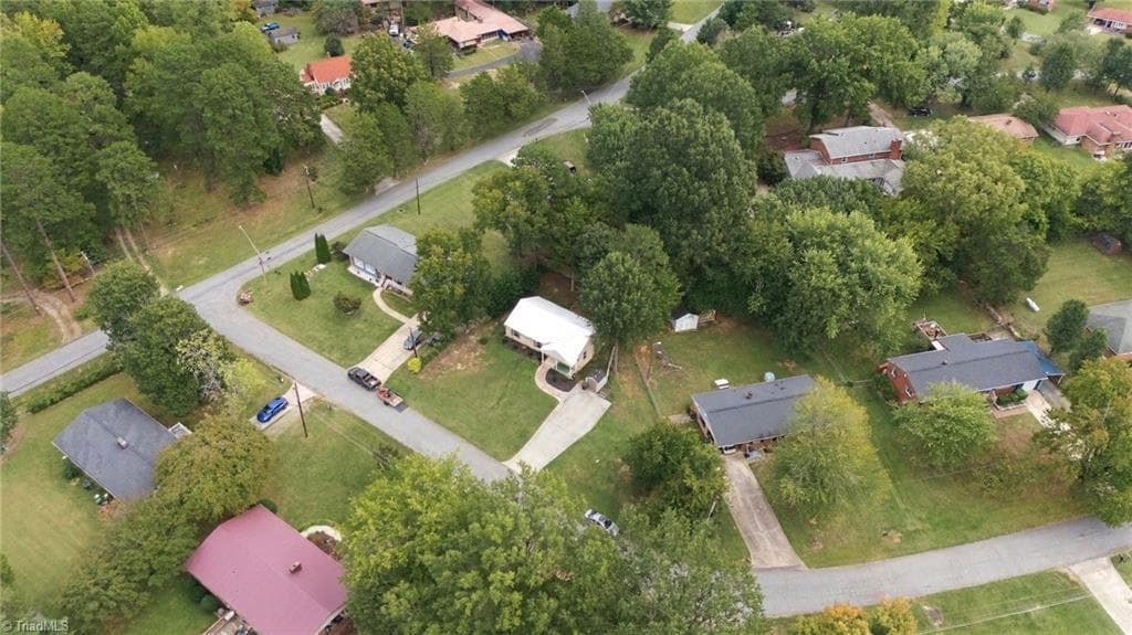 Stick/Site Built at 203 Crestview Drive, Thomasville NC 27360, Thomasville, photo 8 of 37
