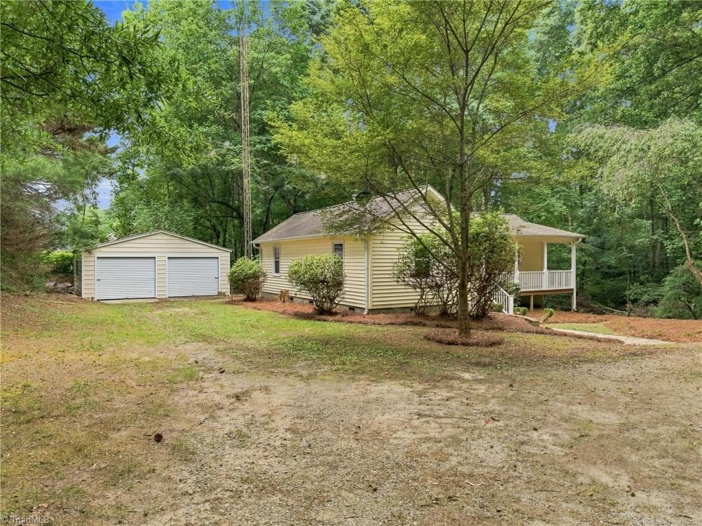 Stick/Site Built at 528 Wright Road, Kernersville NC 27284, photo 2 of 33