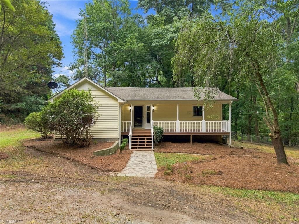 Stick/Site Built at 528 Wright Road, Kernersville NC 27284, photo 3 of 33