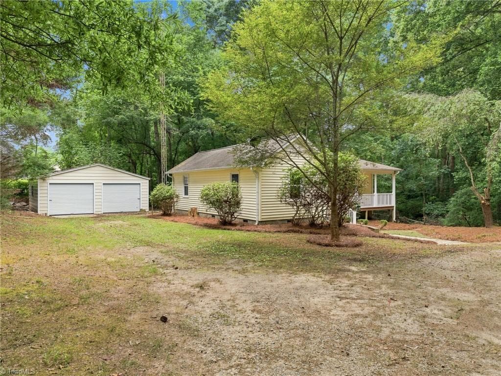 Stick/Site Built at 528 Wright Road, Kernersville NC 27284, photo 31 of 33