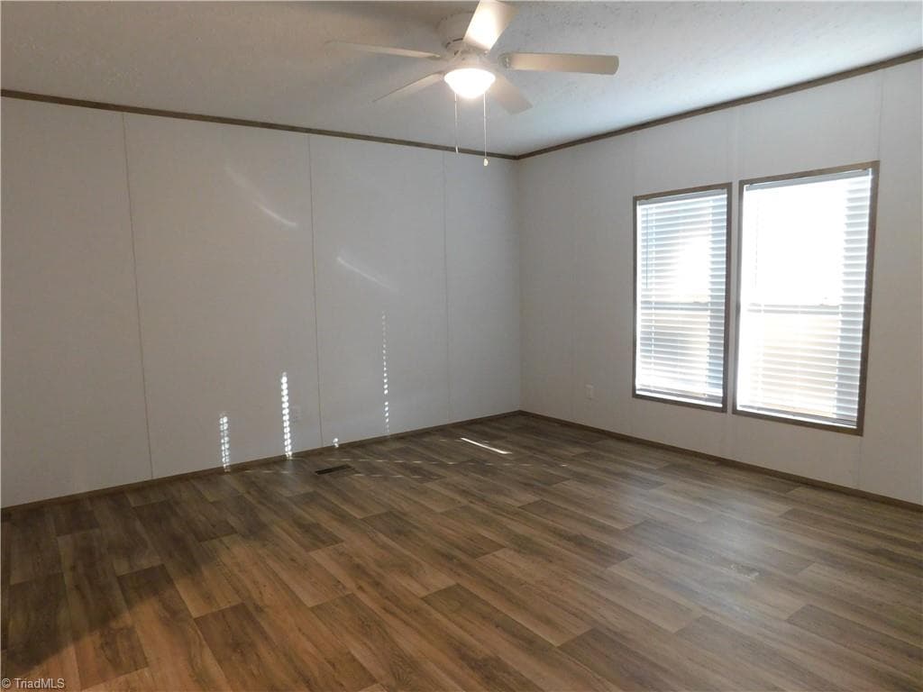 Manufactured Home at 182 Briar Creek Estates, Thomasville NC 27360, Thomasville, photo 12 of 15
