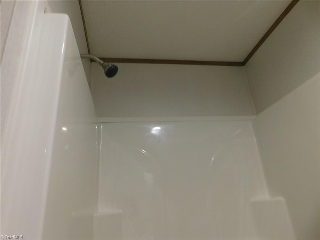 Manufactured Home at 182 Briar Creek Estates, Thomasville NC 27360, Thomasville, photo 7 of 15