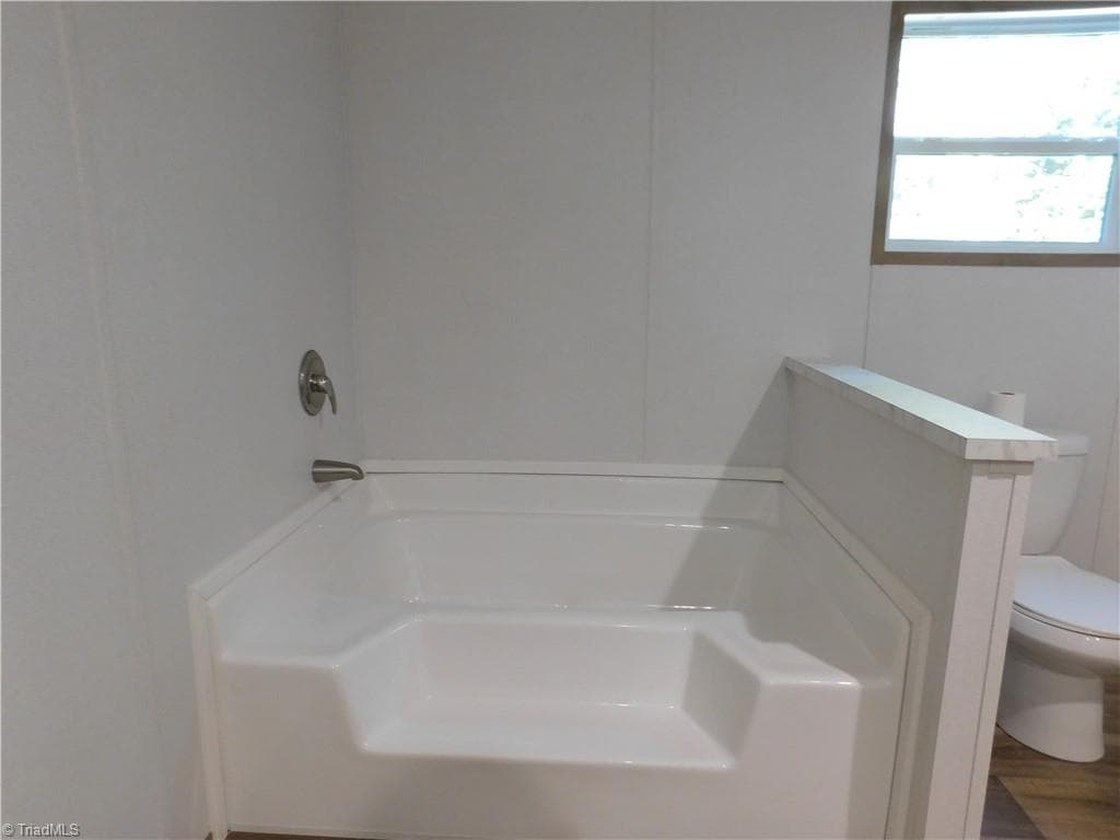Manufactured Home at 182 Briar Creek Estates, Thomasville NC 27360, Thomasville, photo 8 of 15