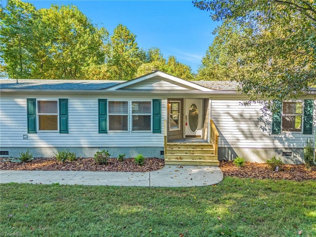 Manufactured Home at 265 Mckinley Road, Roaring River NC 28669, Roaring River, photo 2 of 50