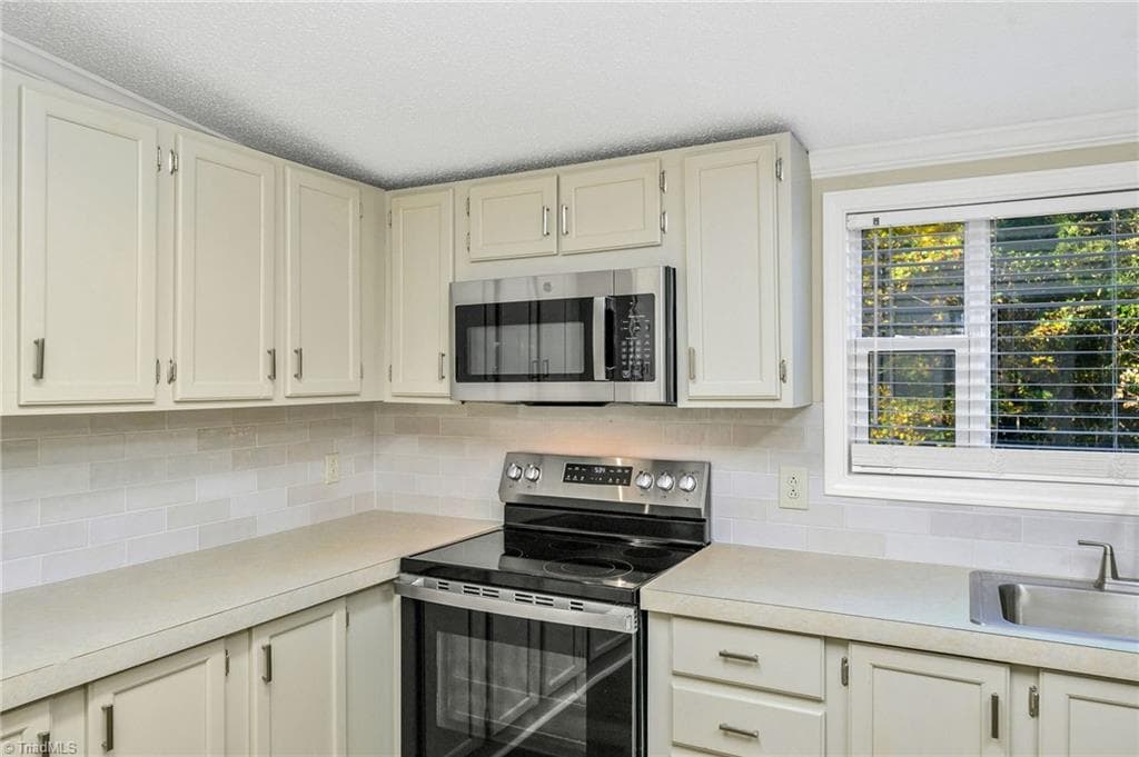 Manufactured Home at 265 Mckinley Road, Roaring River NC 28669, Roaring River, photo 13 of 50