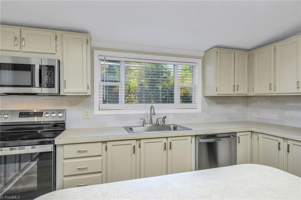 Manufactured Home at 265 Mckinley Road, Roaring River NC 28669, Roaring River, photo 12 of 50