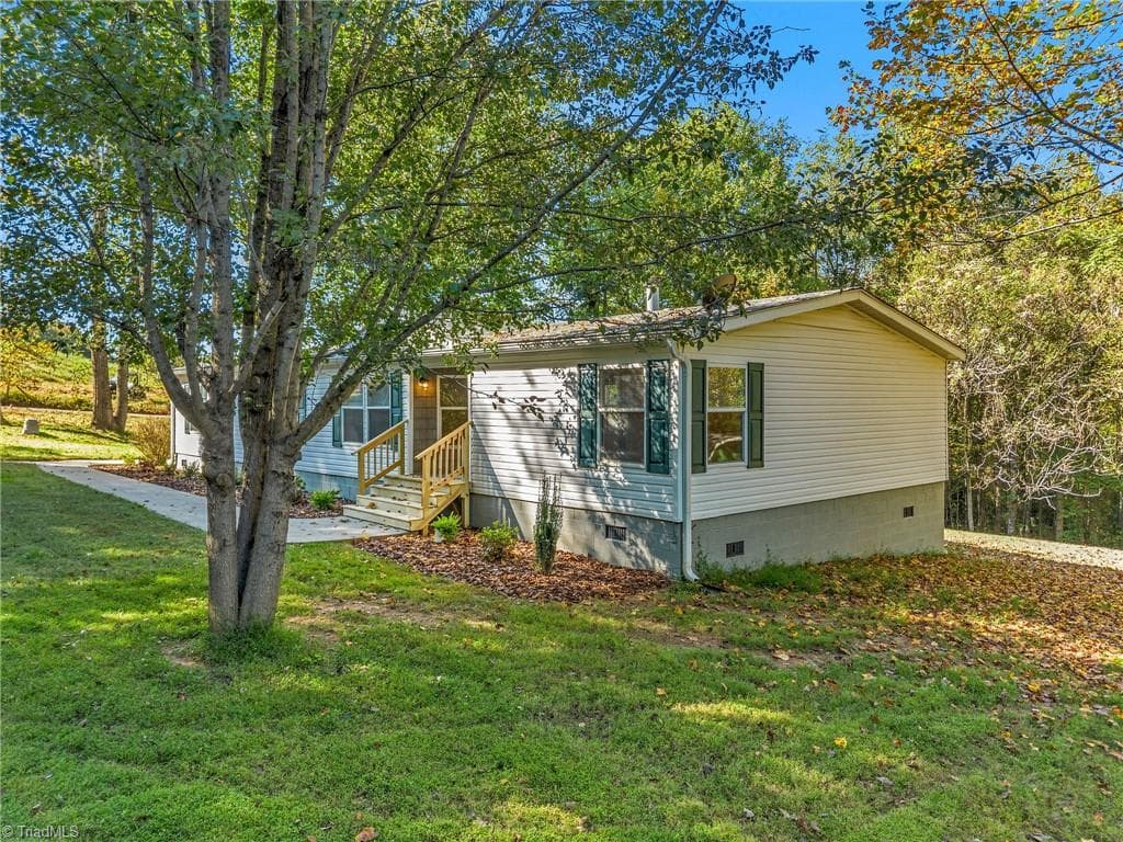 Manufactured Home at 265 Mckinley Road, Roaring River NC 28669, Roaring River, photo 3 of 50