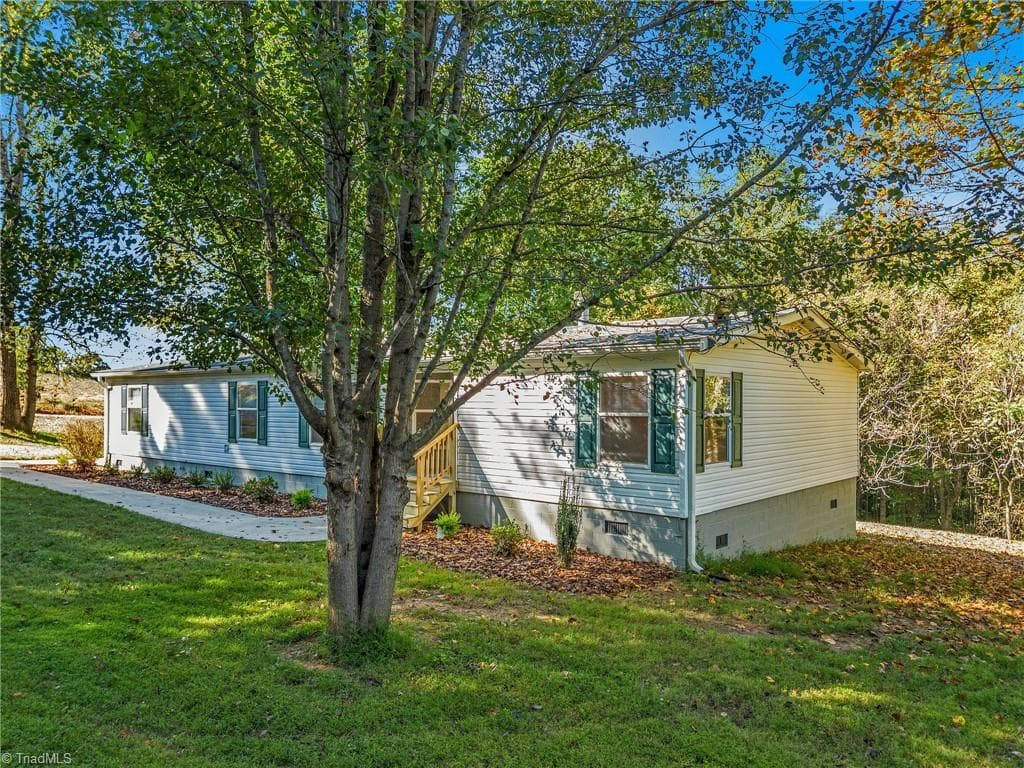 Manufactured Home at 265 Mckinley Road, Roaring River NC 28669, Roaring River, photo 4 of 50
