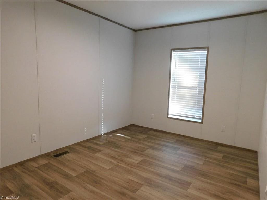 Manufactured Home at 196 Briar Creek Estates, Thomasville NC 27360, Thomasville, photo 18 of 24