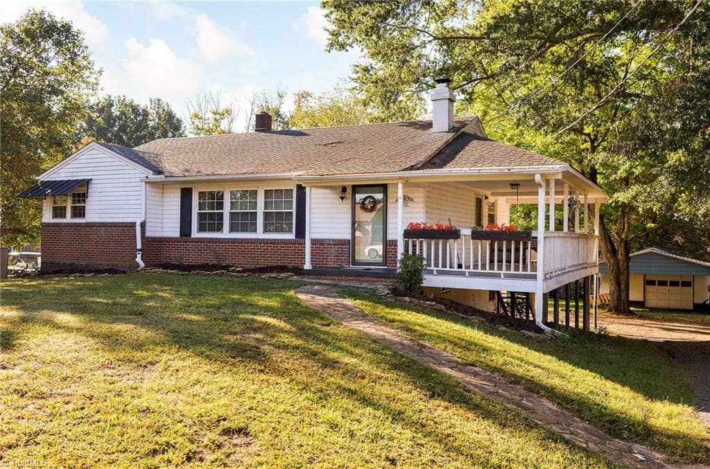 Stick/Site Built at 176 Oaklawn Road, Winston-Salem NC 27107, Winston-Salem, photo 2 of 36