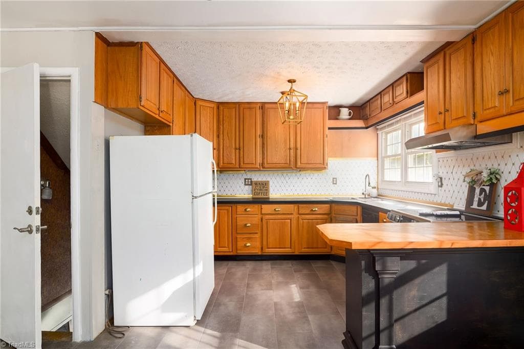 Stick/Site Built at 176 Oaklawn Road, Winston-Salem NC 27107, Winston-Salem, photo 12 of 36