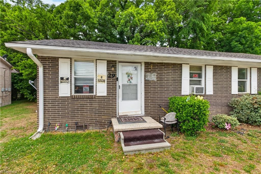 29 Hunter Street, Thomasville NC 27360