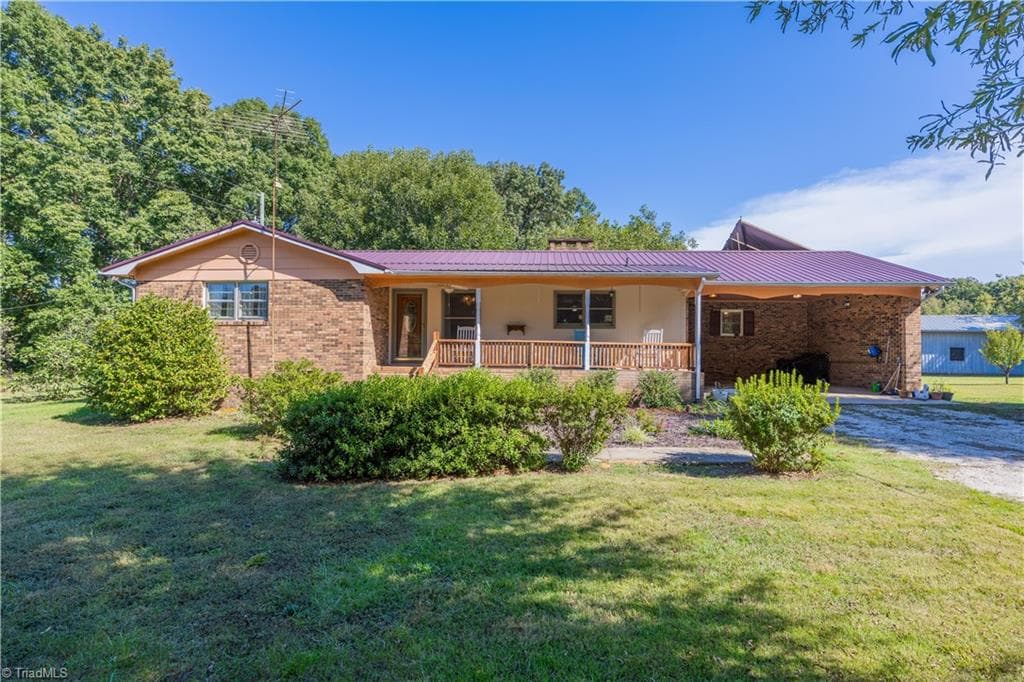 1839 Upper Road, Seagrove NC 27341