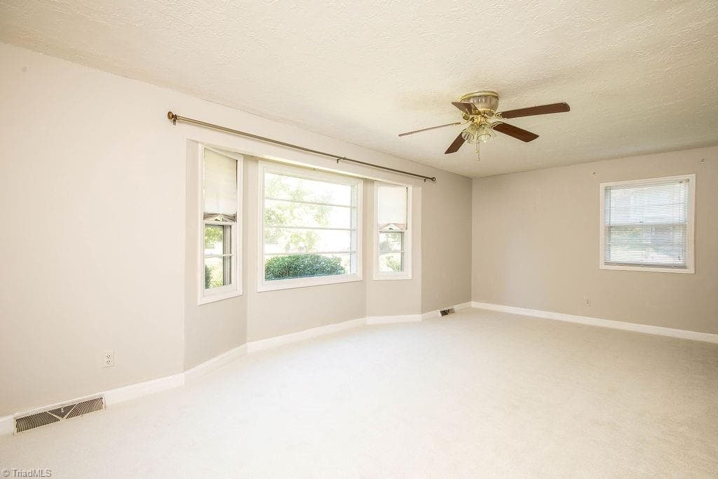 Stick/Site Built at 2420 Kingsgate Drive, Winston-Salem NC 27101, Winston-Salem, photo 2 of 25