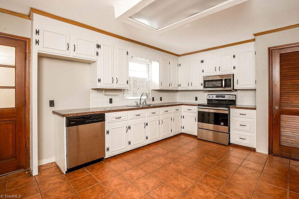 Stick/Site Built at 2420 Kingsgate Drive, Winston-Salem NC 27101, Winston-Salem, photo 6 of 25