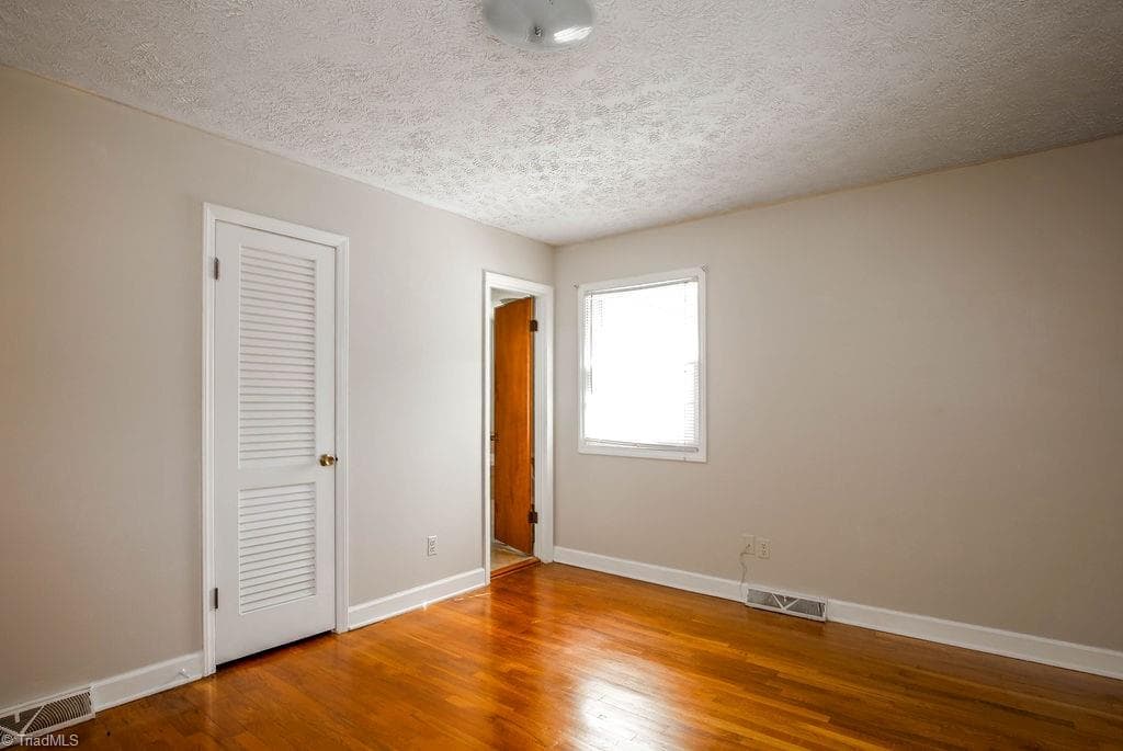 Stick/Site Built at 2420 Kingsgate Drive, Winston-Salem NC 27101, Winston-Salem, photo 9 of 25