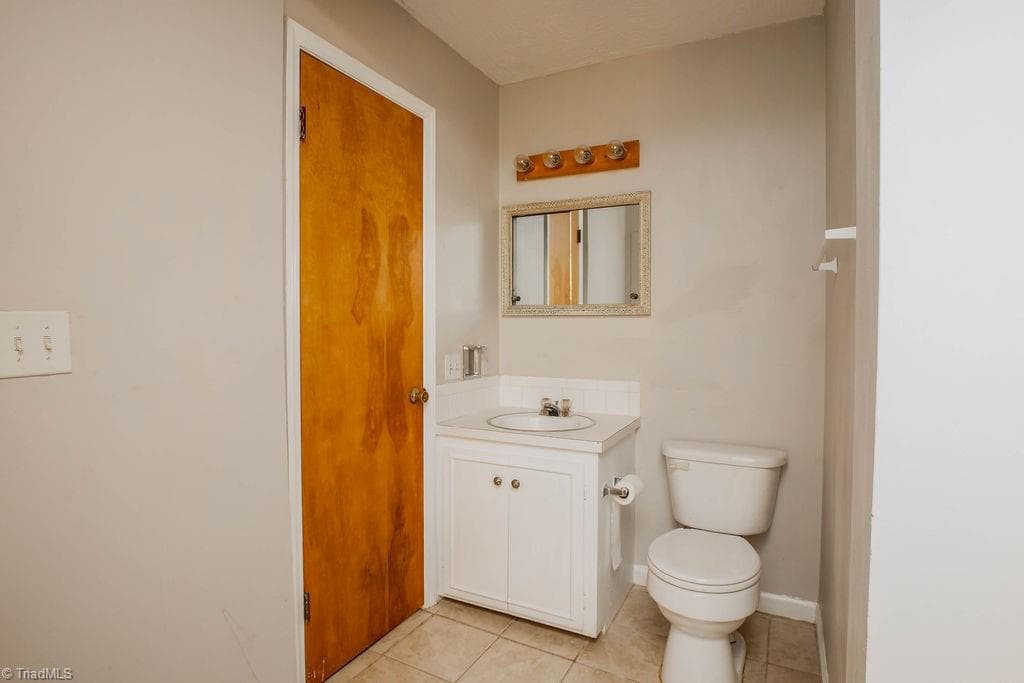 Stick/Site Built at 2420 Kingsgate Drive, Winston-Salem NC 27101, Winston-Salem, photo 11 of 25