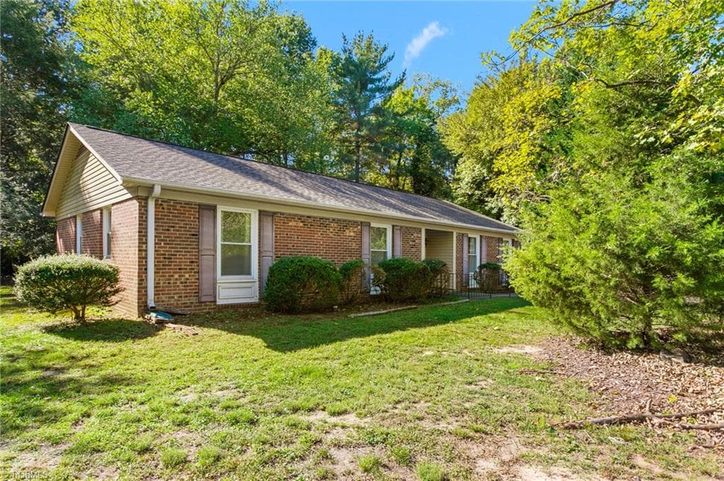 Stick/Site Built at 3 Roxby Court, Greensboro NC 27455, Greensboro, photo 3 of 32