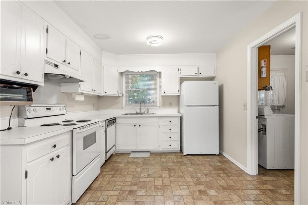 Stick/Site Built at 3 Roxby Court, Greensboro NC 27455, Greensboro, photo 11 of 32