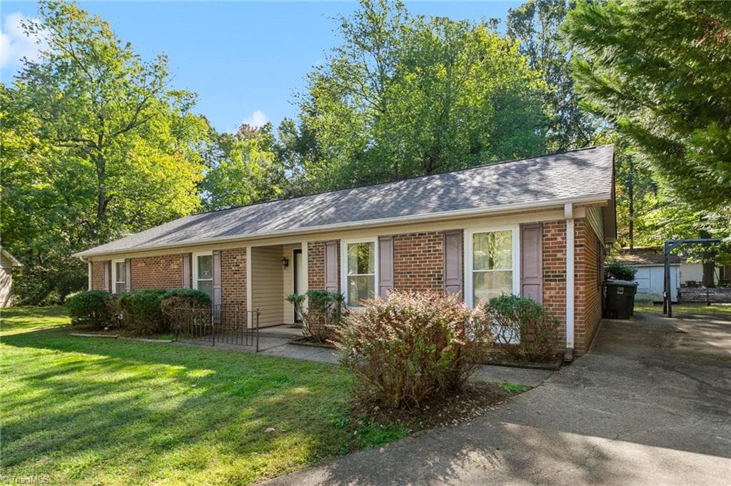Stick/Site Built at 3 Roxby Court, Greensboro NC 27455, Greensboro, photo 4 of 32