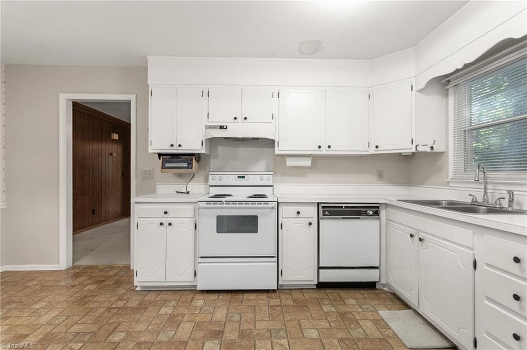 Stick/Site Built at 3 Roxby Court, Greensboro NC 27455, Greensboro, photo 8 of 32
