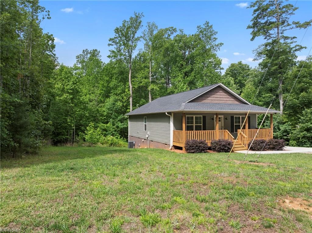 Stick/Site Built at 247 Lake Drive 9, Lexington NC 27292, Lexington, photo 3 of 23