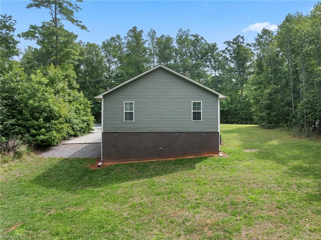 Stick/Site Built at 247 Lake Drive 9, Lexington NC 27292, Lexington, photo 18 of 23