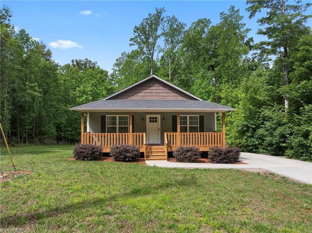 Stick/Site Built at 247 Lake Drive 9, Lexington NC 27292, Lexington, photo 4 of 23