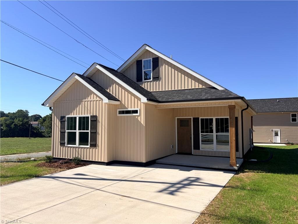 28 Mock Street, Thomasville NC 27360