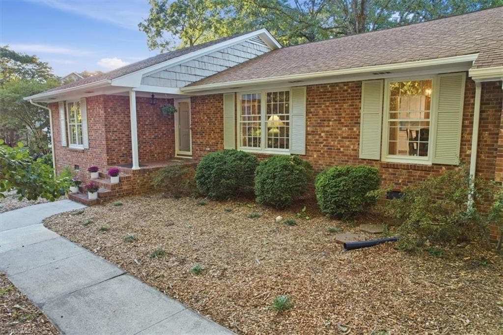 102 Cottonwood Drive, Jamestown NC 27282