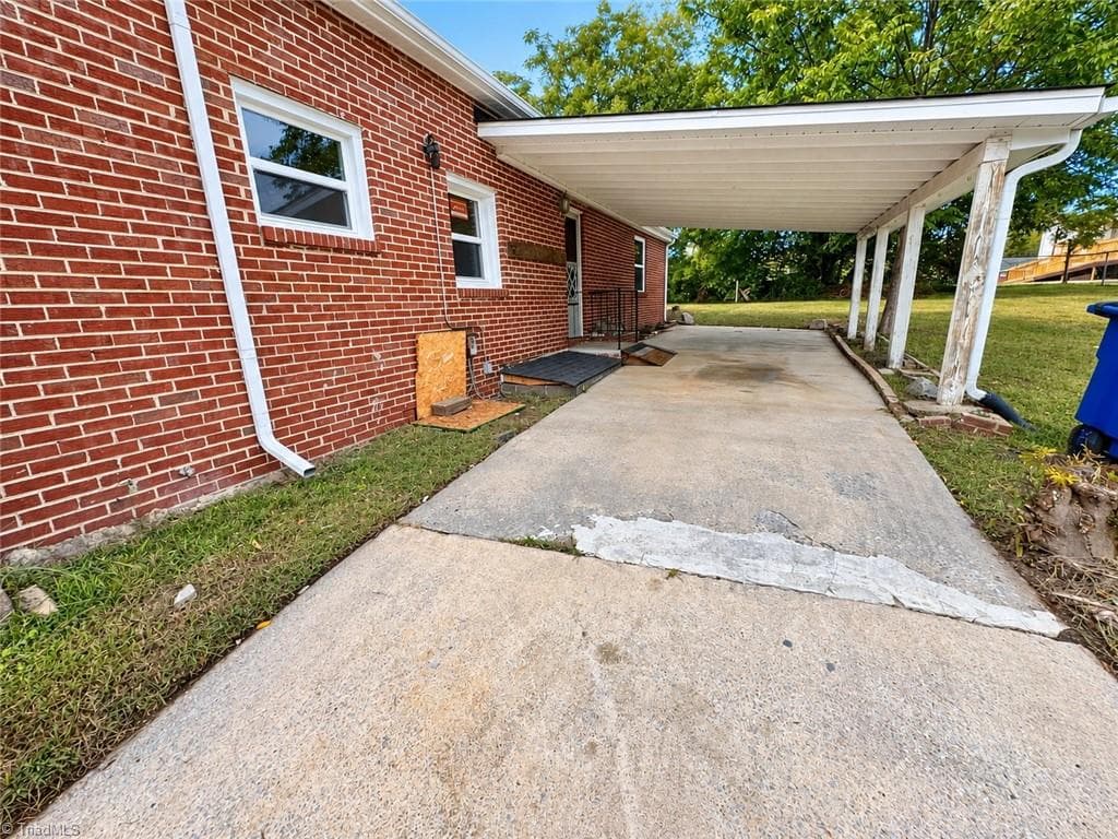 Stick/Site Built at 2325 Booker Street, Winston-Salem NC 27105, Winston-Salem, photo 4 of 17