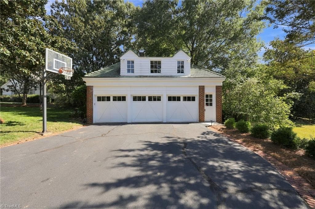 Stick/Site Built at 425 Hillcrest Drive, High Point NC 27262, High Point, photo 44 of 49
