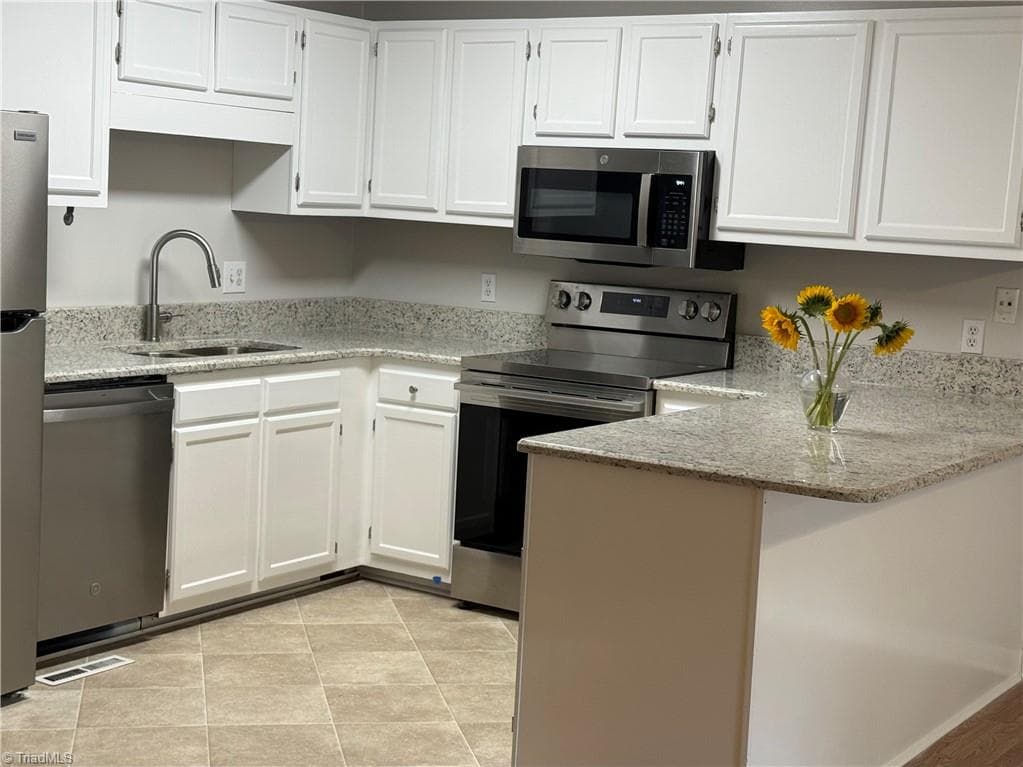 Stick/Site Built at 3520 Heathrow Drive, Winston-Salem NC 27127, Winston-Salem, photo 2 of 14