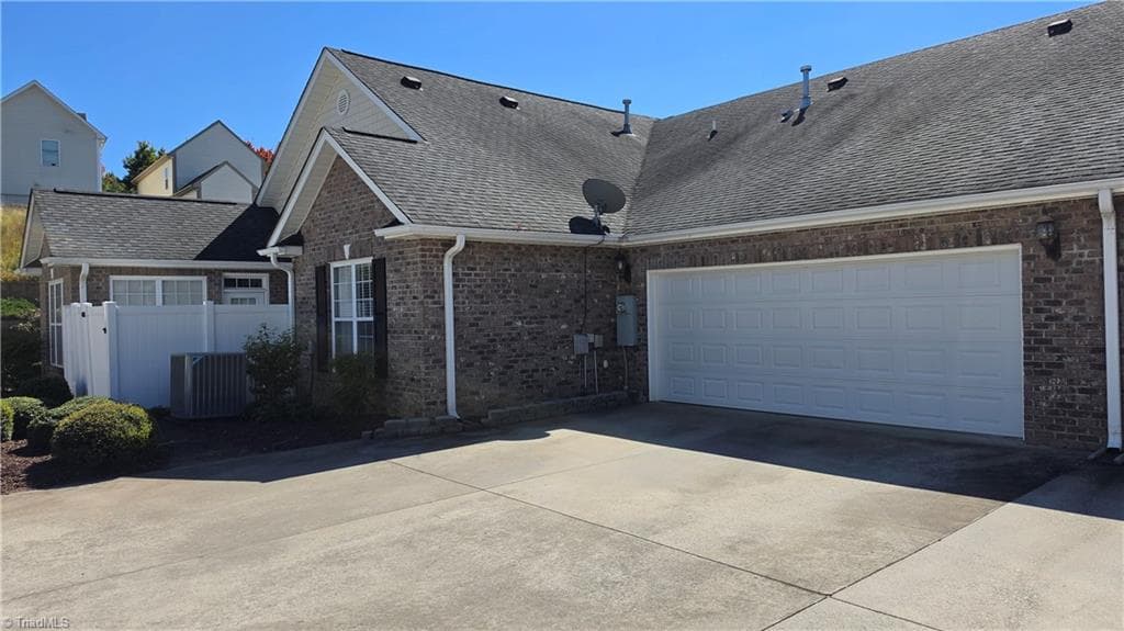Stick/Site Built at 2427 Cross Vine Lane, Winston-Salem NC 27103, Winston-Salem, photo 3 of 23